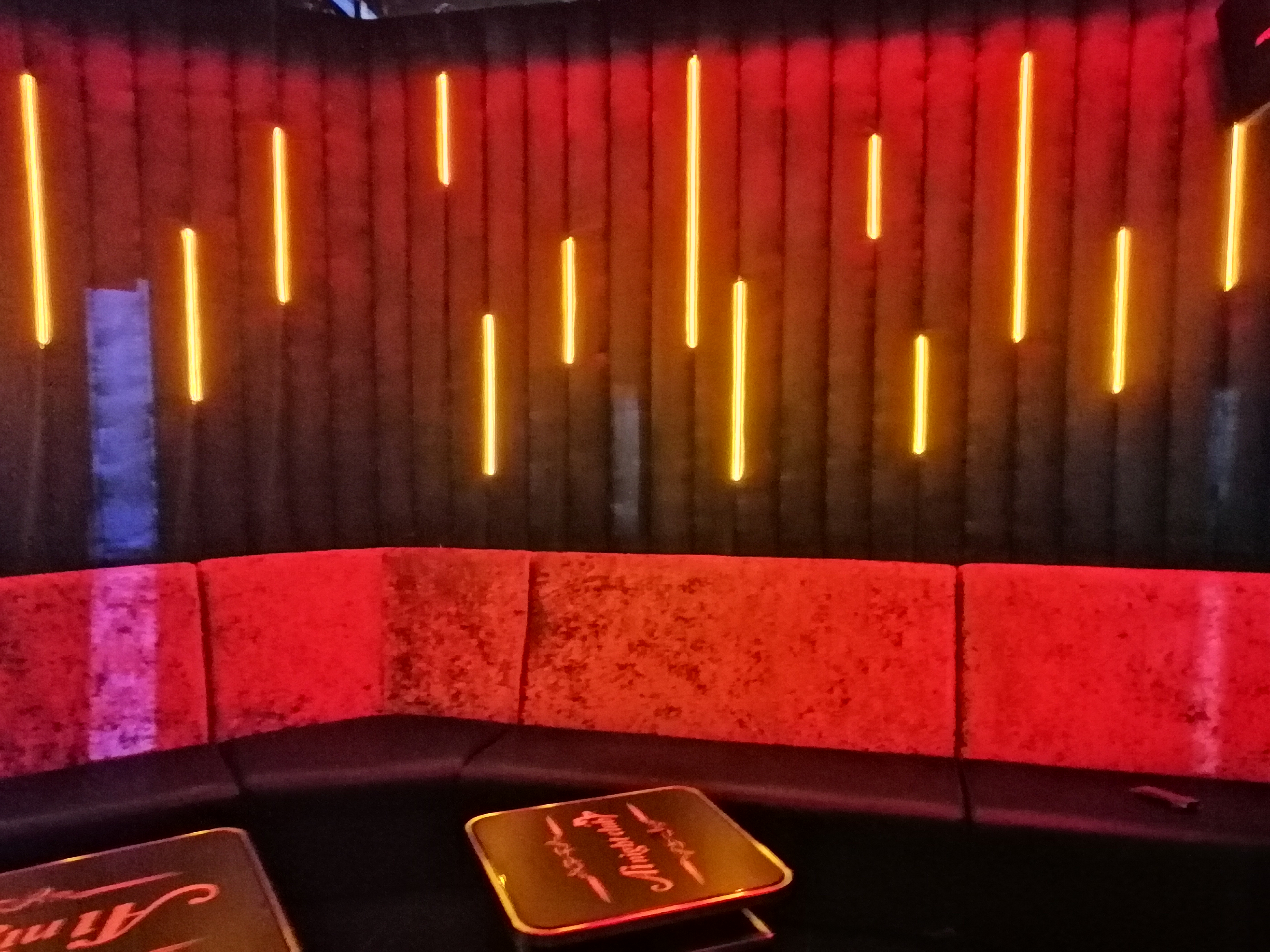 KTV & BAR LOUNGE